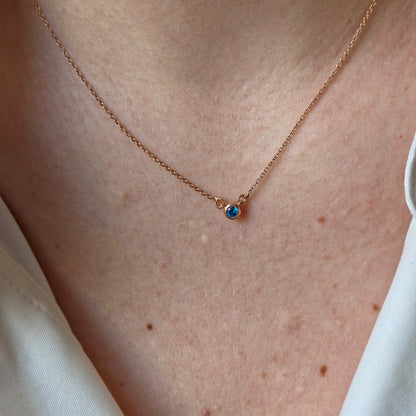 Forma Mini Solitaire Necklace – Teal Blue Spinel