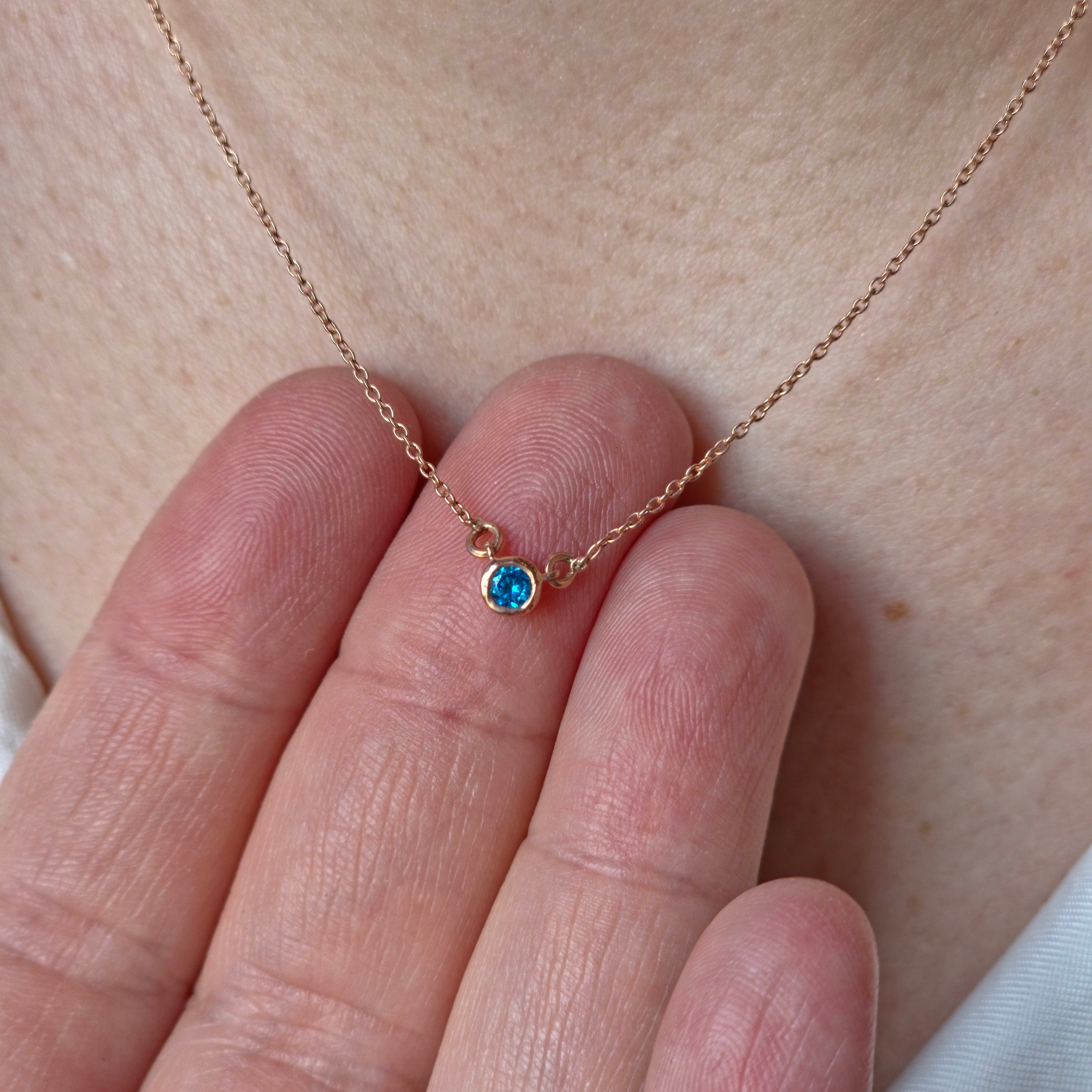Forma Mini Solitaire Necklace – Teal Blue Spinel
