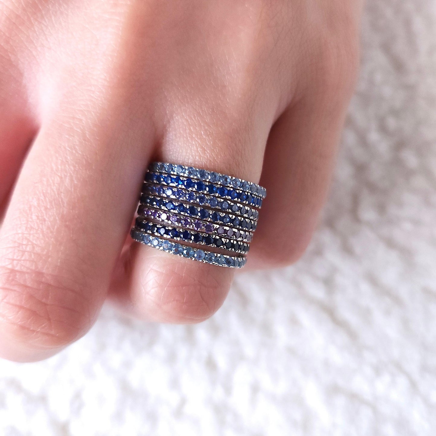 Linea Demi Ring – Colombian Green Emerald
