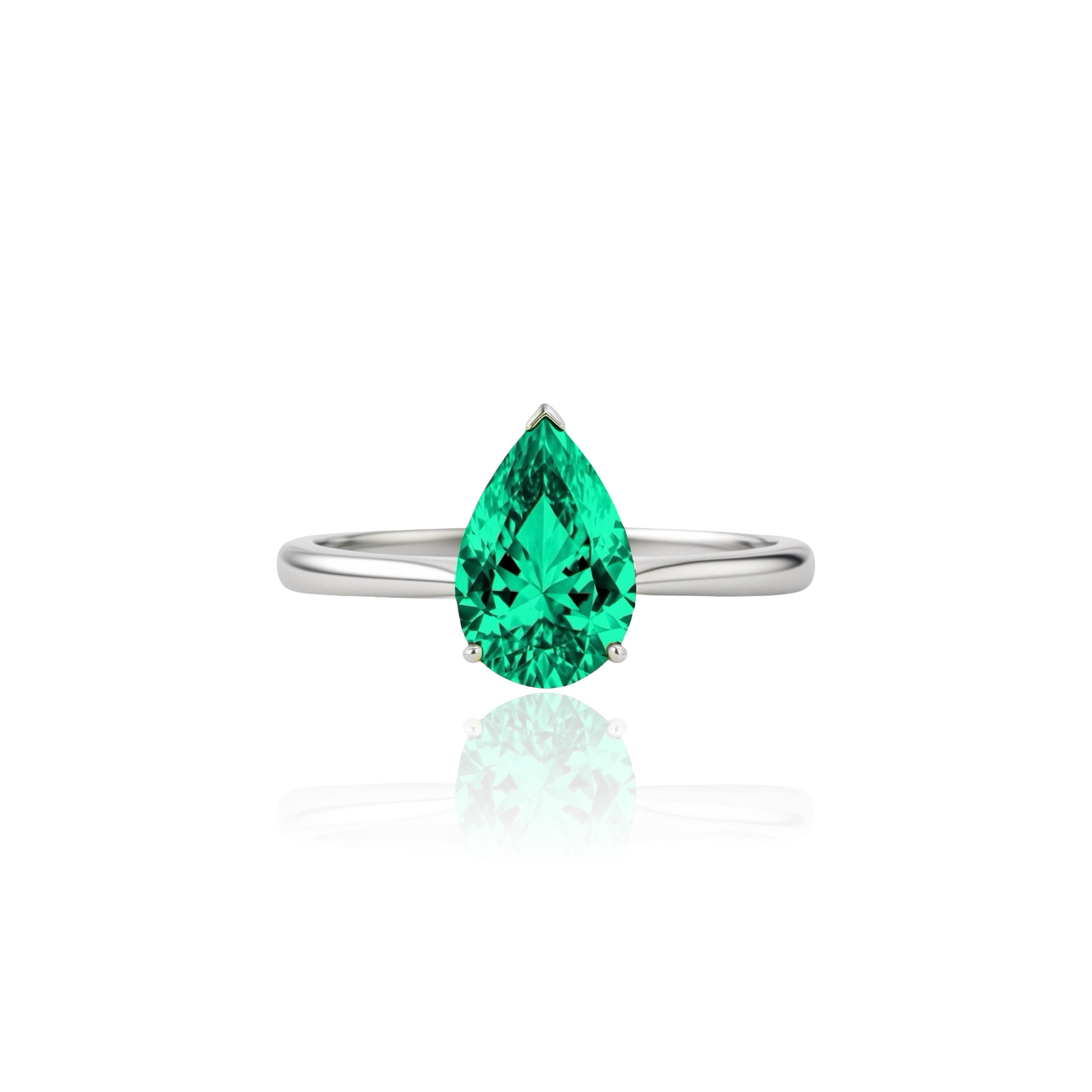 Nova Solitaire Ring – Colombian Green Emerald