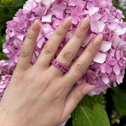 Nexus Eternity Ring – Vivid Pink Sapphire