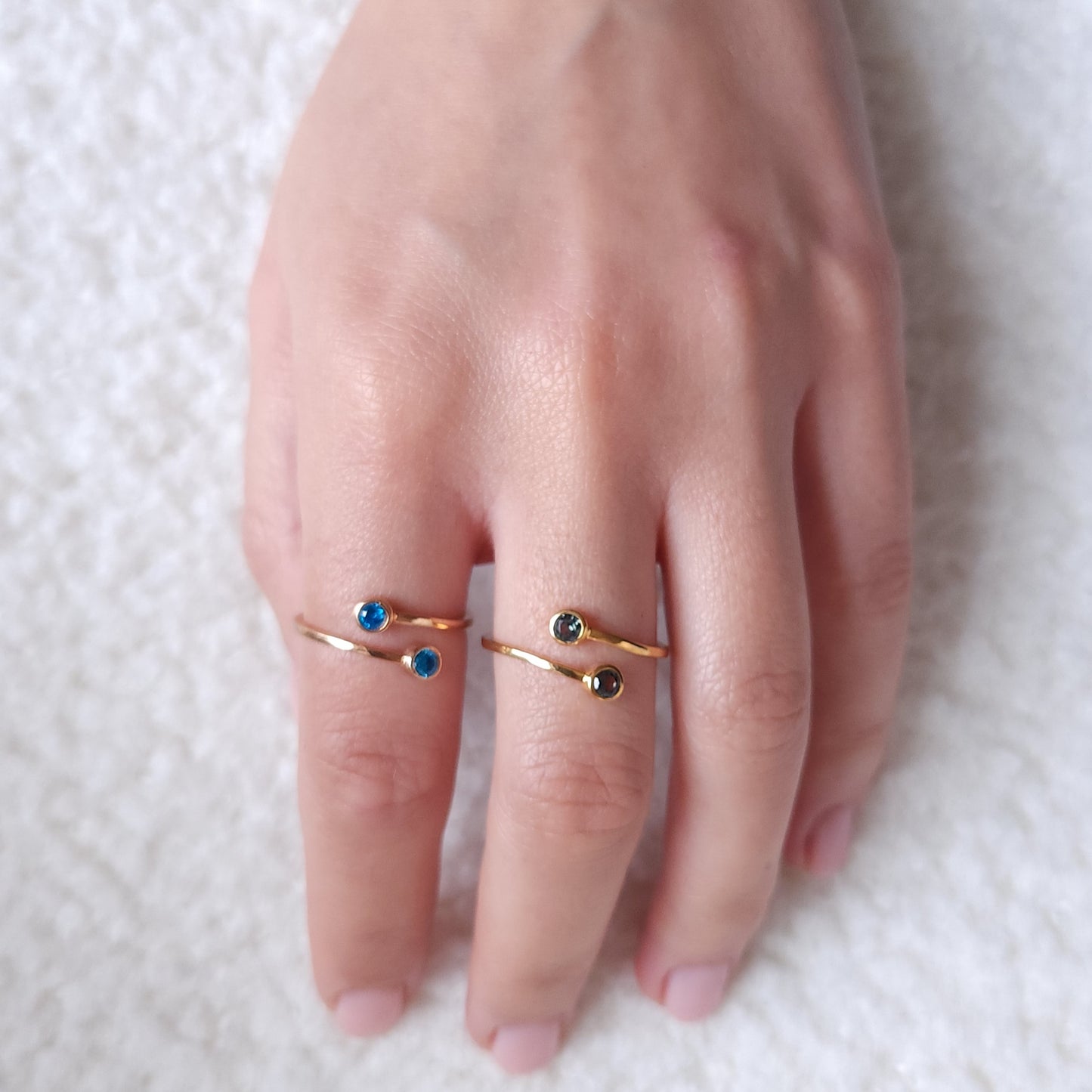 Forma Bypass Ring – Colombian Green Emerald