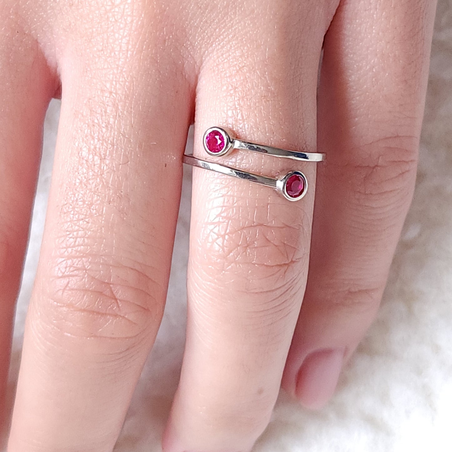 Forma Bypass Ring – Red Ruby