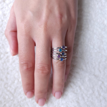 Forma Mini Solitaire Ring – Blue Sapphire