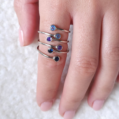 Forma Bypass Ring – Colombian Green Emerald