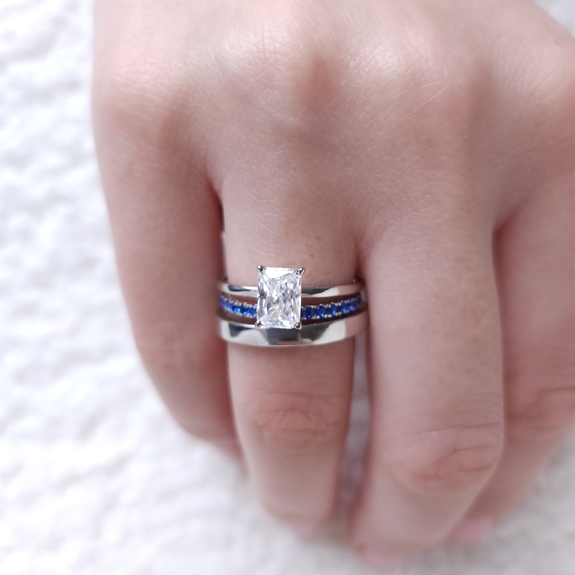 Linea Mini Ring – Zambian Green Emerald