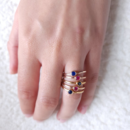 Forma Mini Solitaire Ring – Blue Sapphire