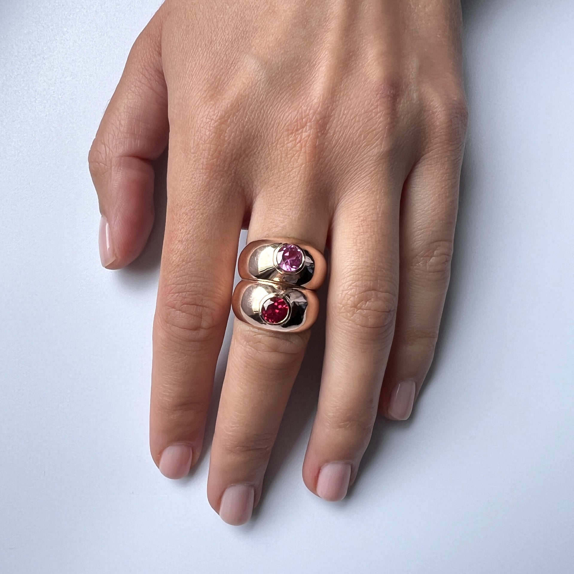 Forma Signet Ring – Blue Sapphire