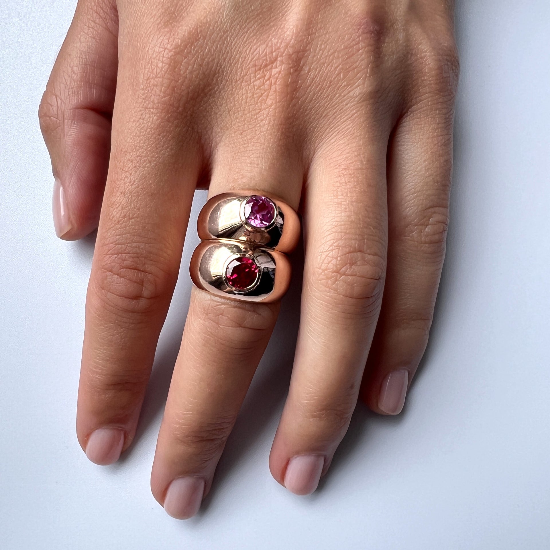 Forma Signet Ring – Orange Padparadscha Sapphire