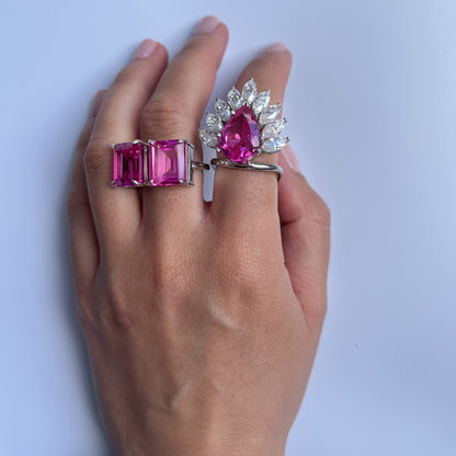Nova Pavone Ring – Vivid Pink Sapphire