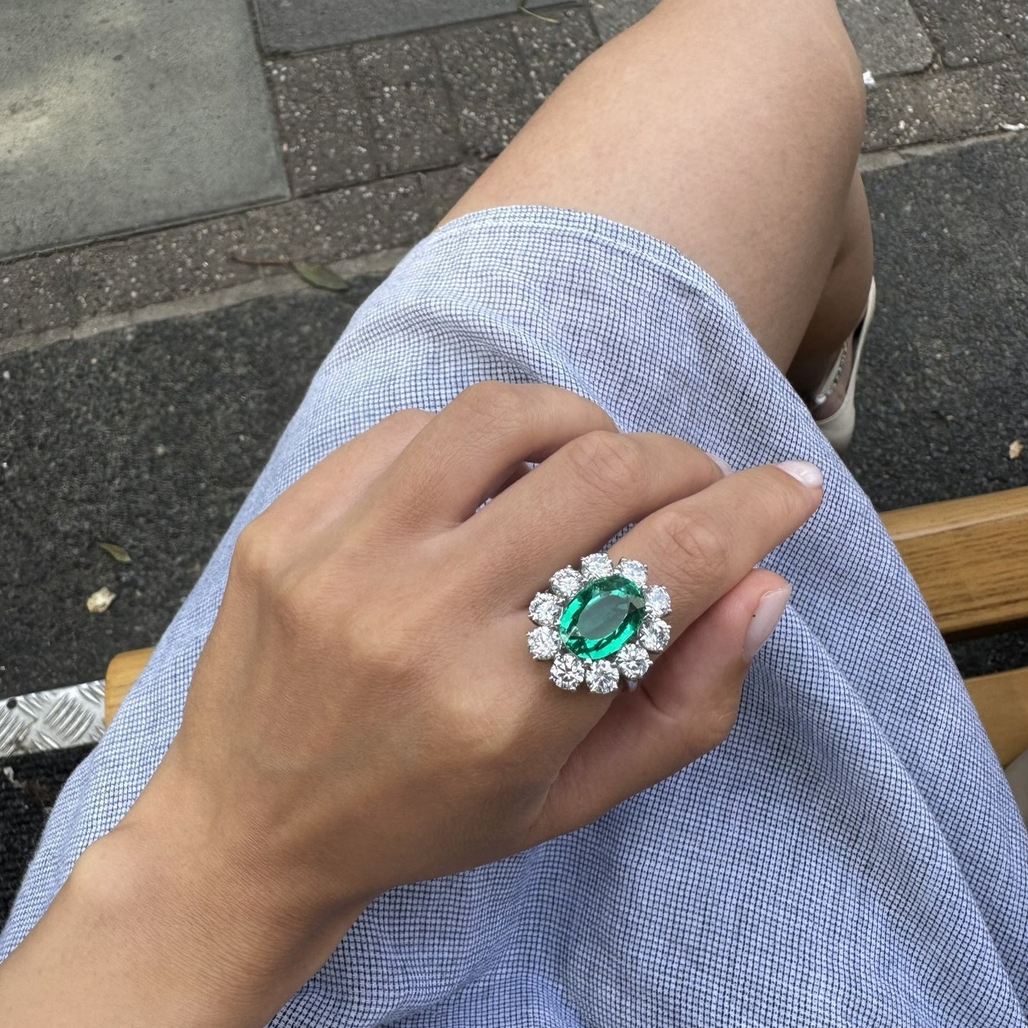 Velara Grand Halo Ring – Colombian Green Emerald