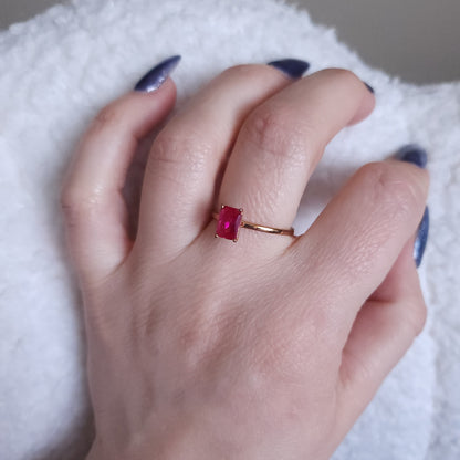 Nexus Solitaire Ring – Vivid Pink Sapphire