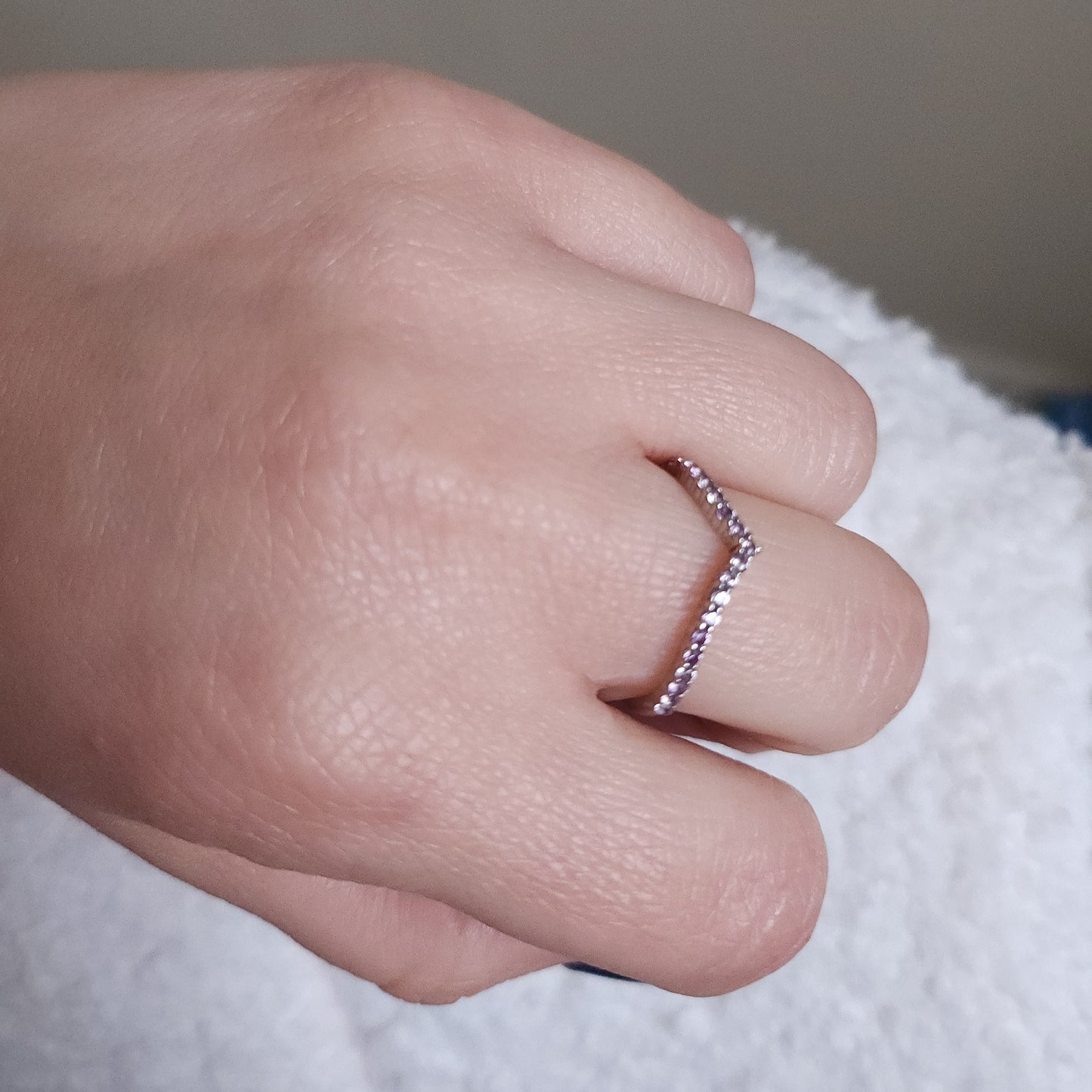 Linea V Demi Ring – White Diamond