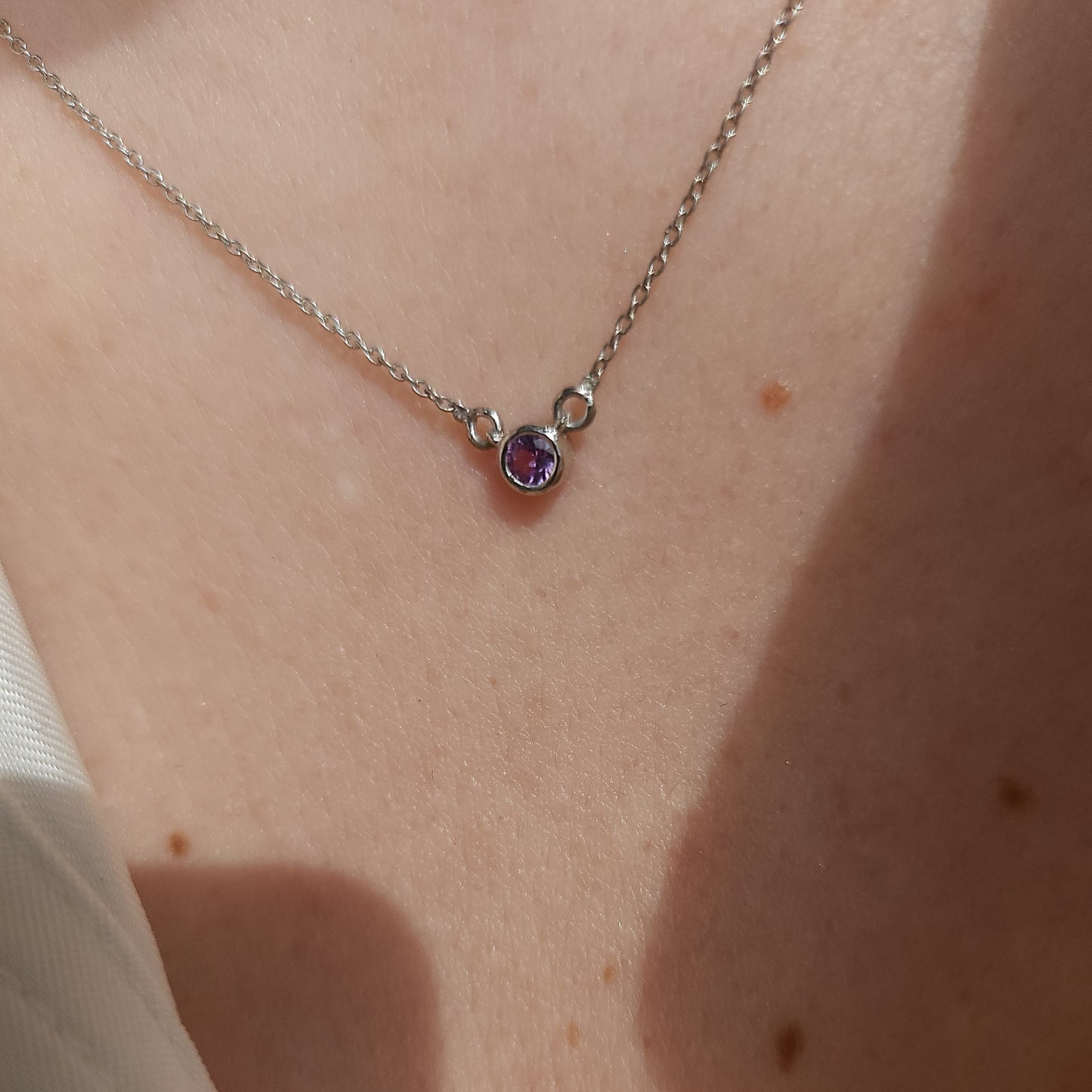 Forma Mini Solitaire Necklace – Purple Amethyst