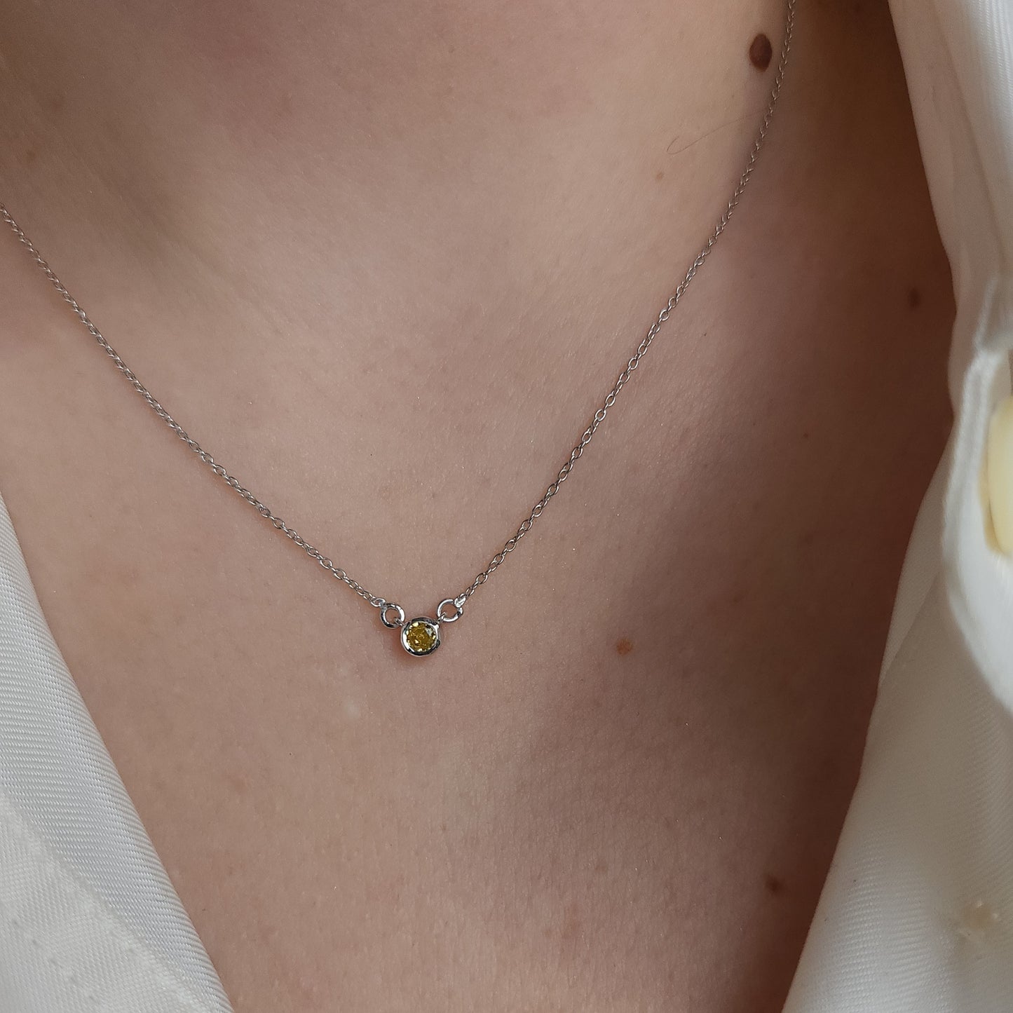 Forma Mini Solitaire Necklace – Yellow Sapphire