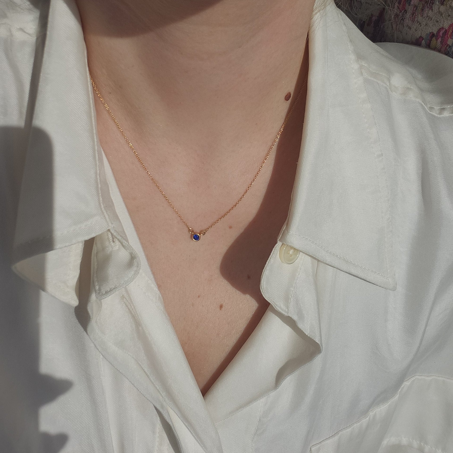 Forma Mini Solitaire Necklace – Blue Sapphire