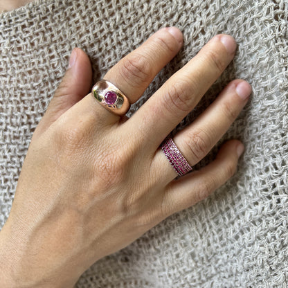 Forma Signet Ring – Orange Padparadscha Sapphire