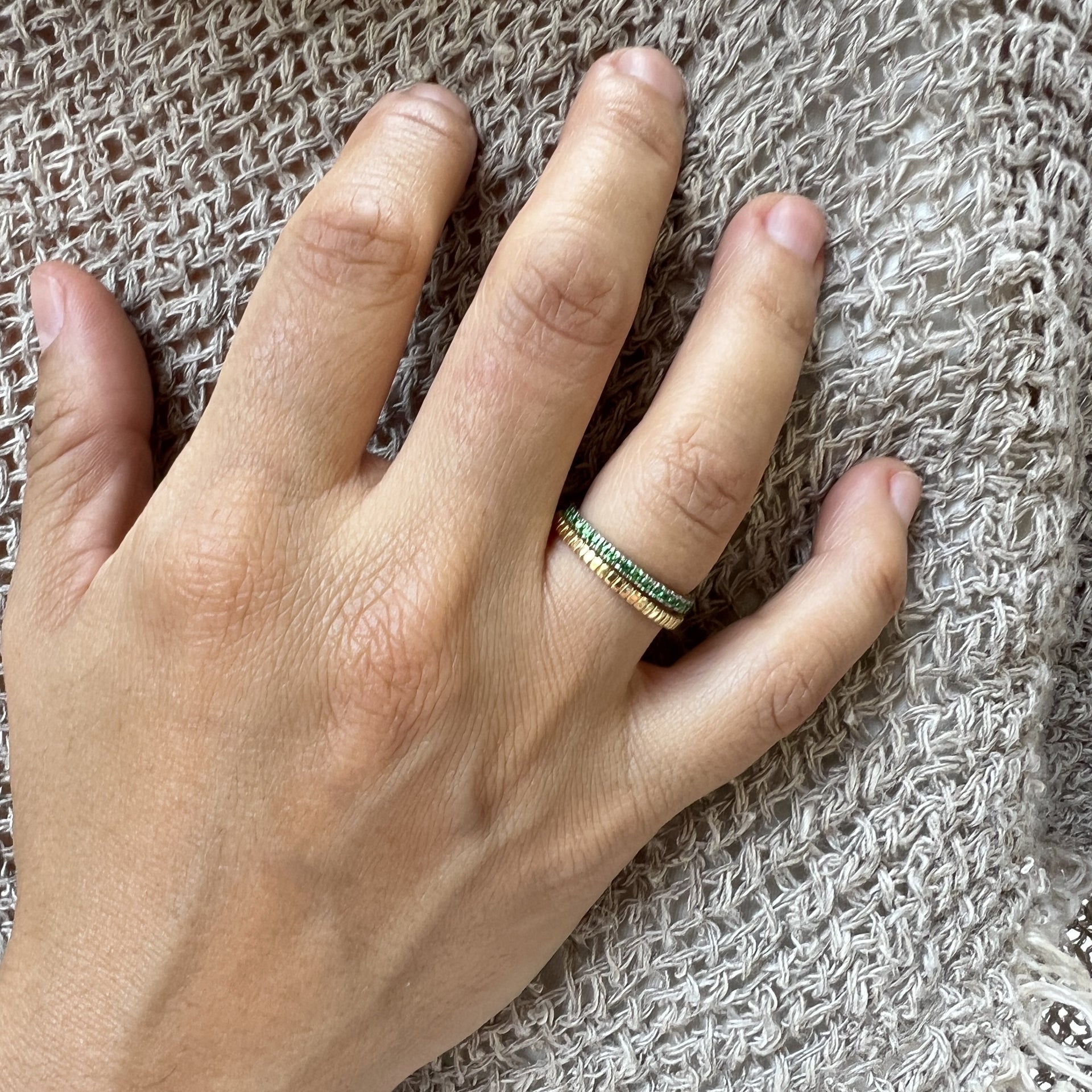 Linea Mini Ring – Zambian Green Emerald