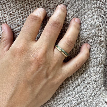 Linea Mini Ring – Zambian Green Emerald