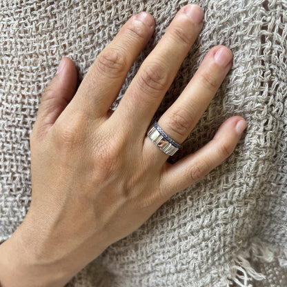 Linea Mini Ring – Zambian Green Emerald