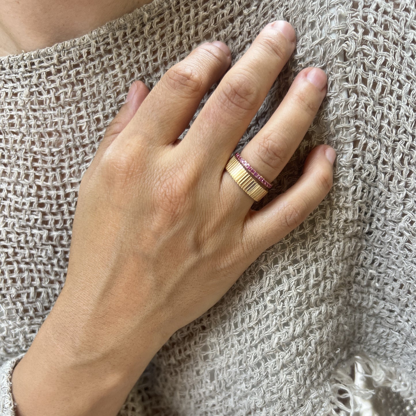 Linea Mini Ring – Red Ruby