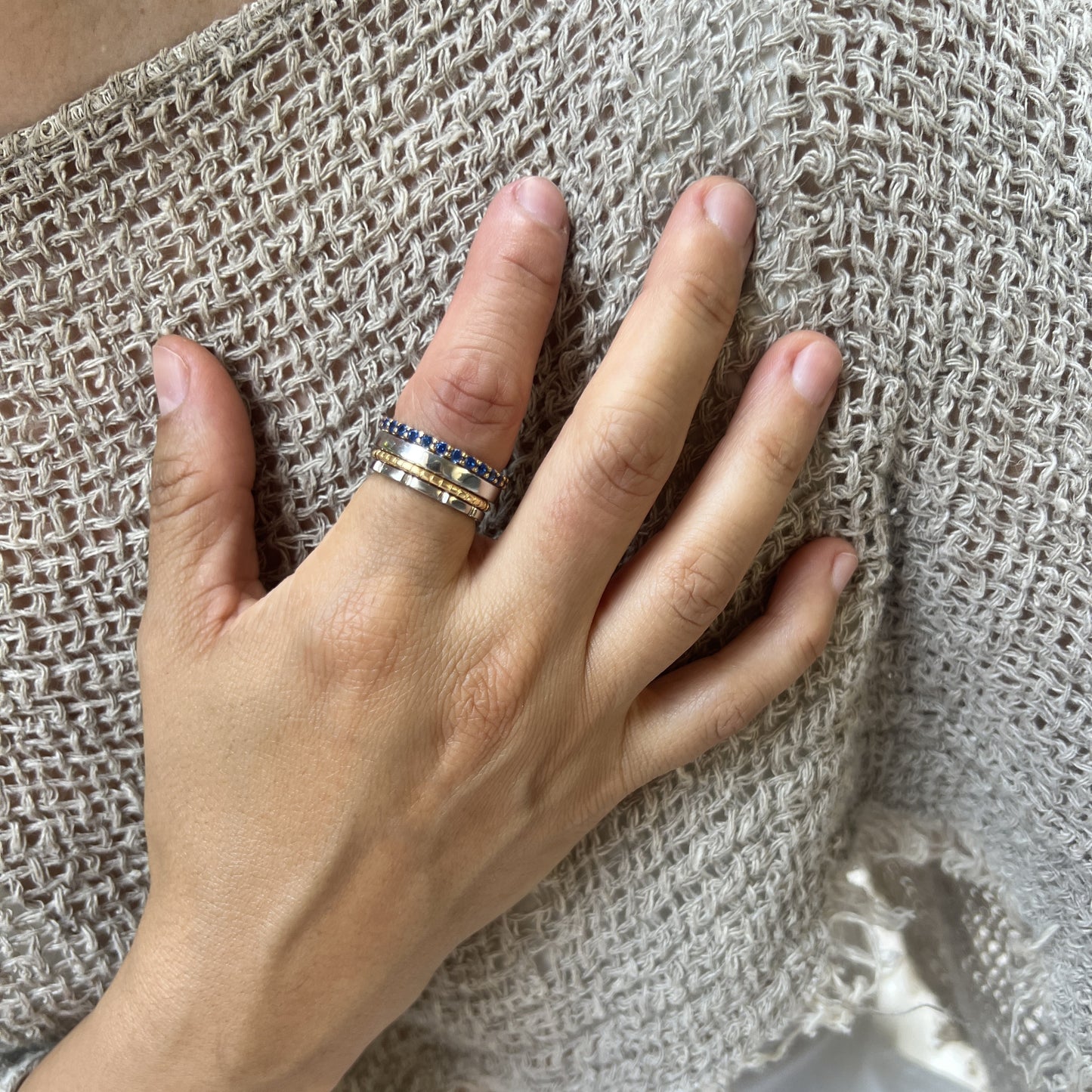 Linea Midi Ring – Light Pink Sapphire