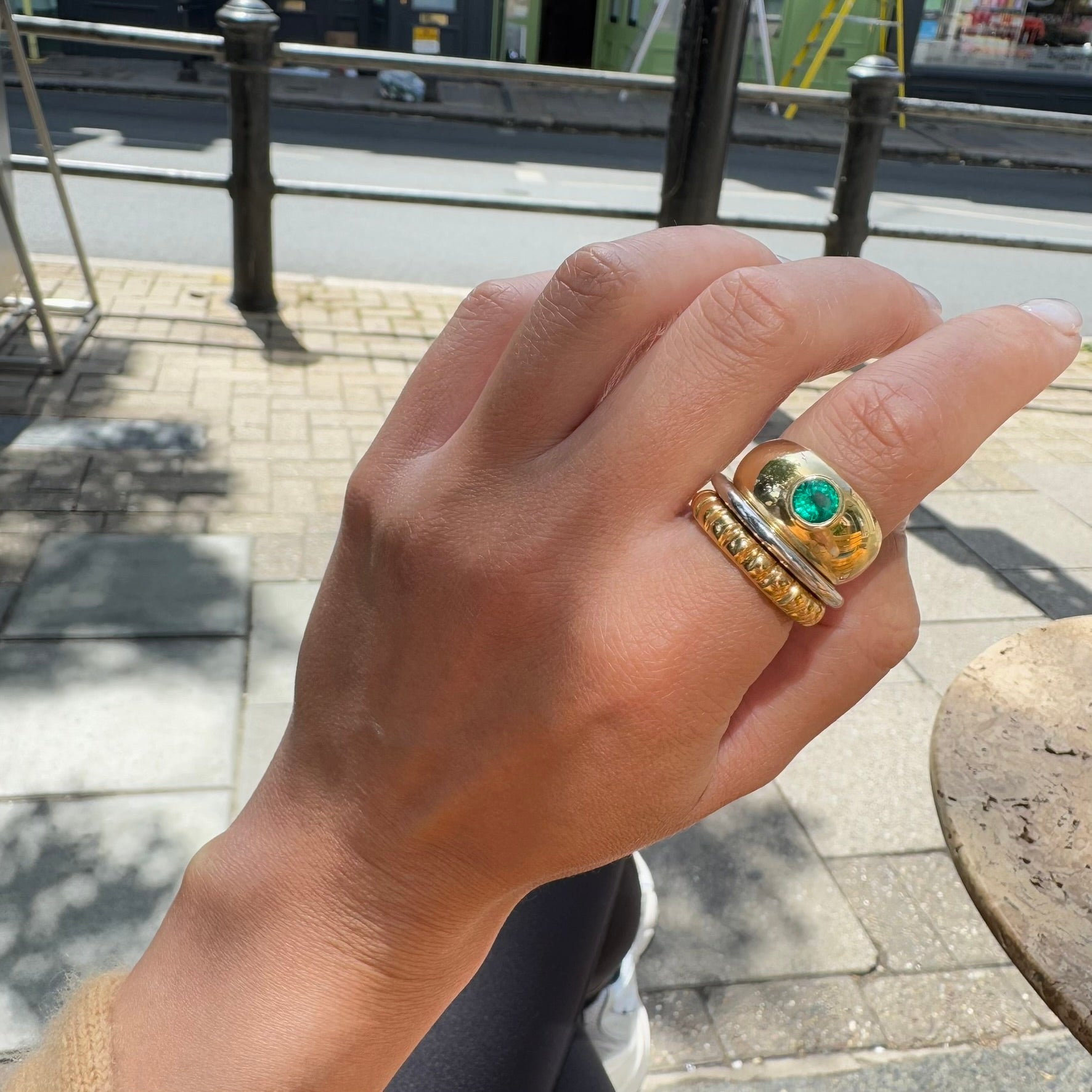 Forma Signet Ring – Blue Sapphire