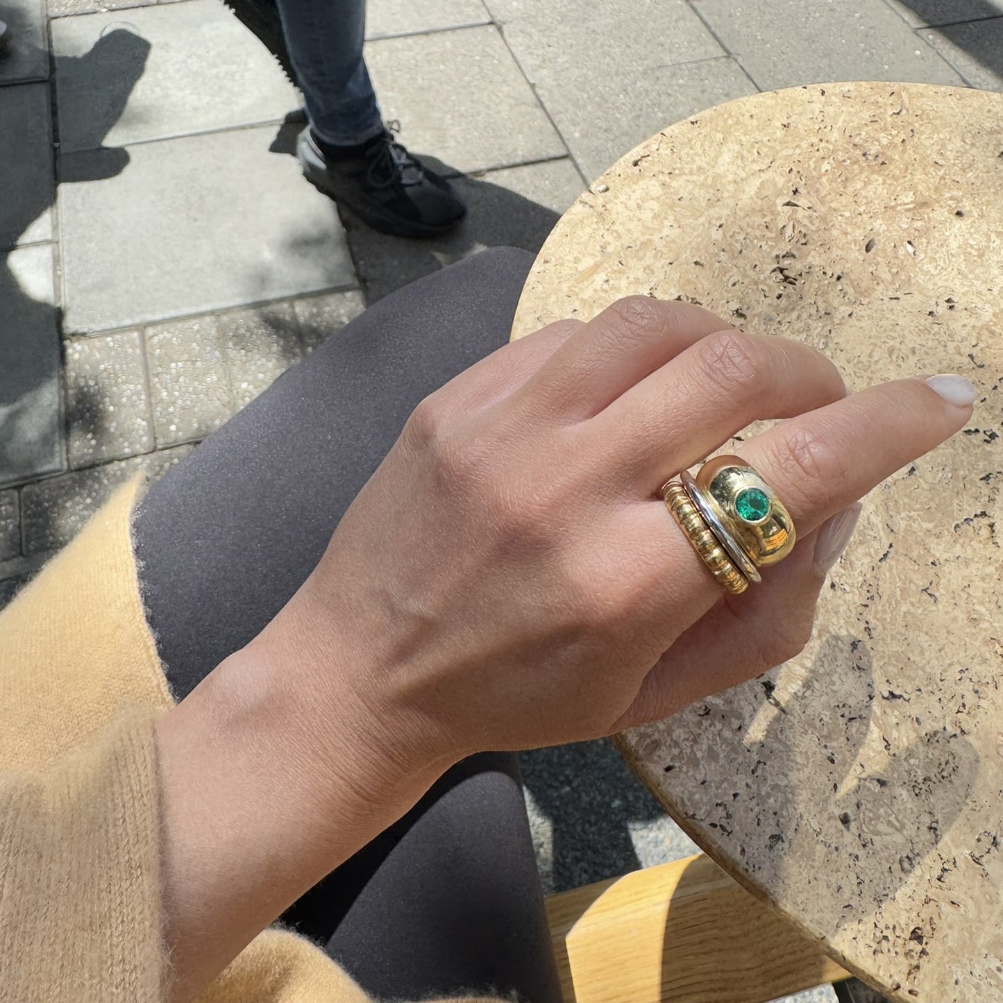 Forma Signet Ring – Blue Sapphire