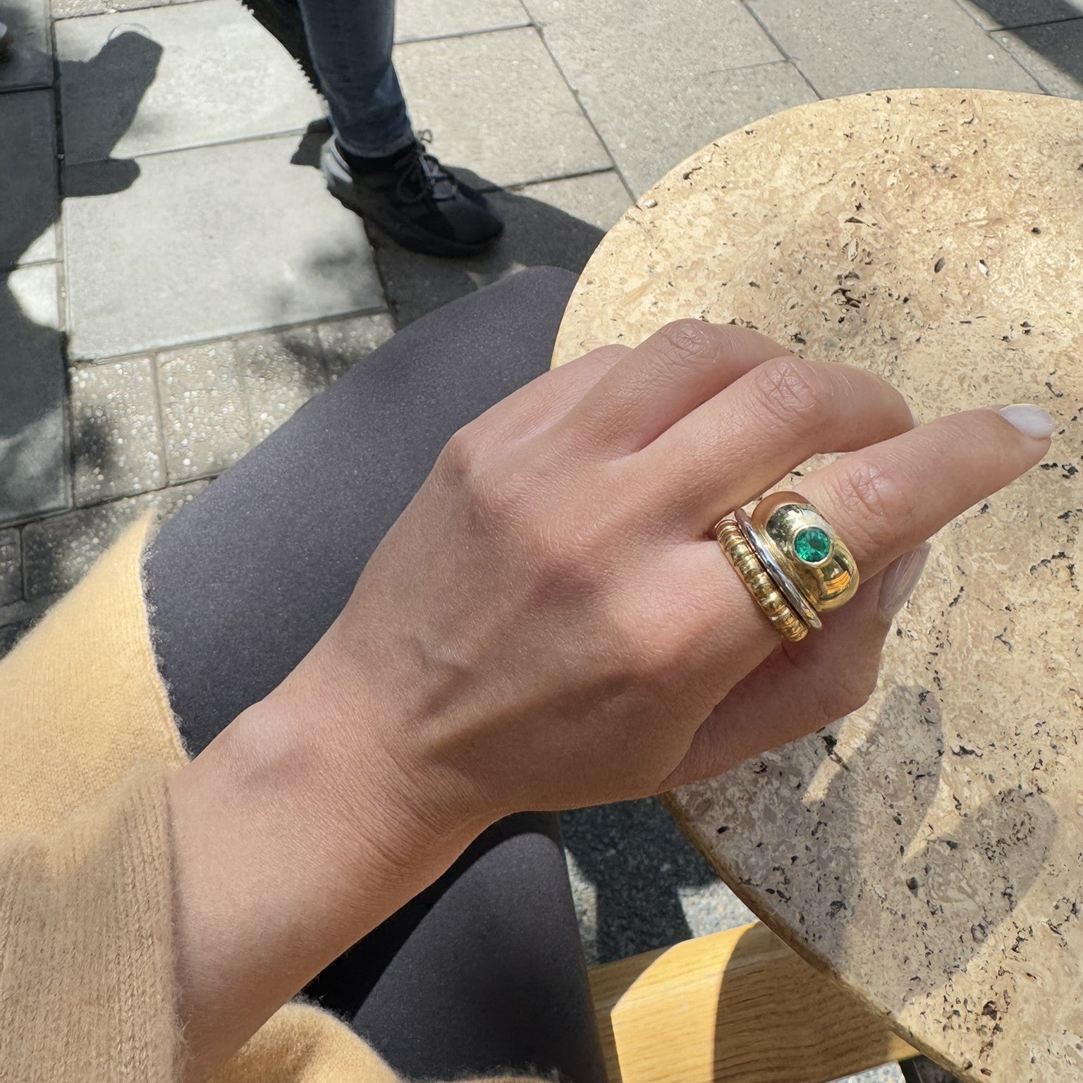 Forma Signet Ring – Blue Sapphire