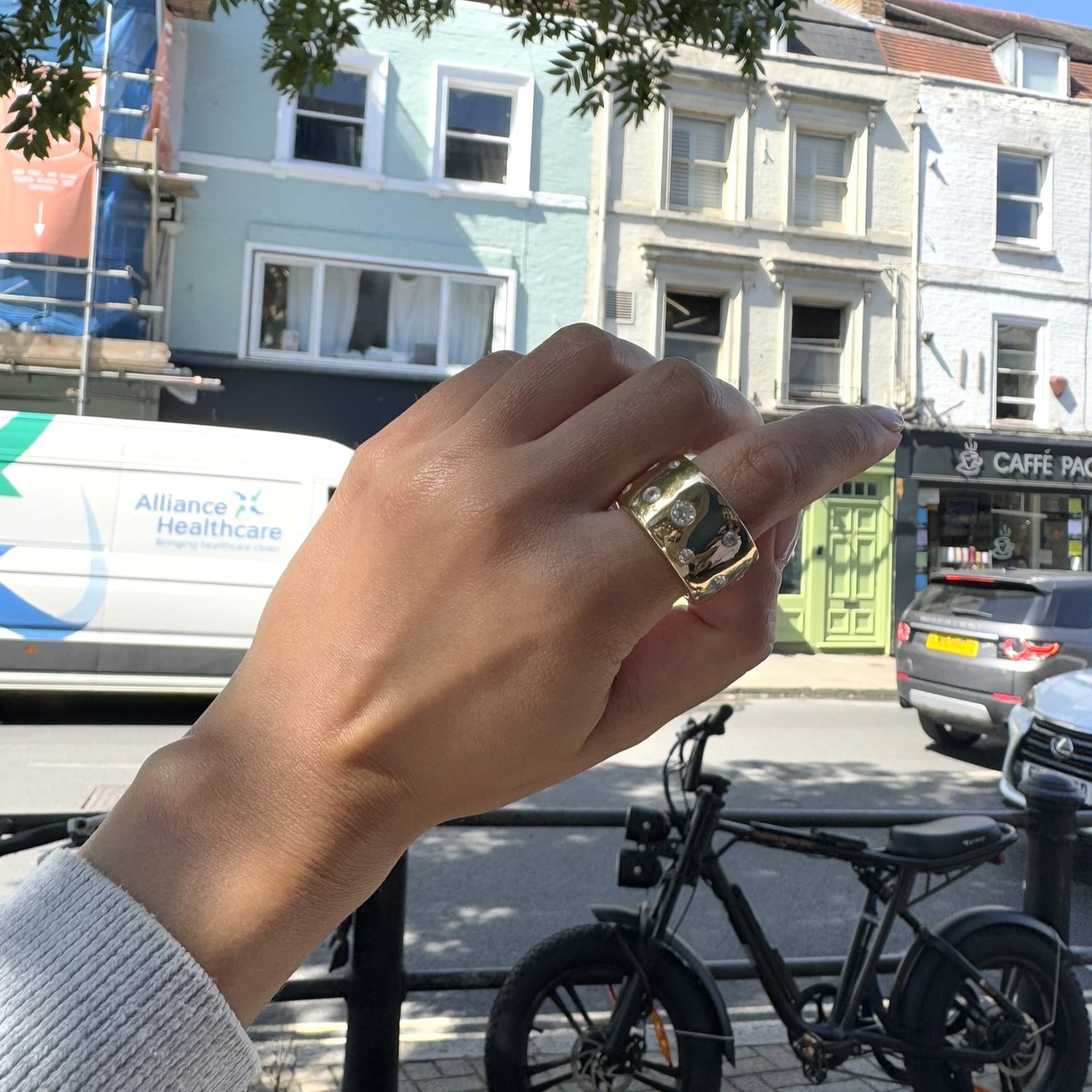 Linea Confetti Maxi Ring – Teal Blue Spinel