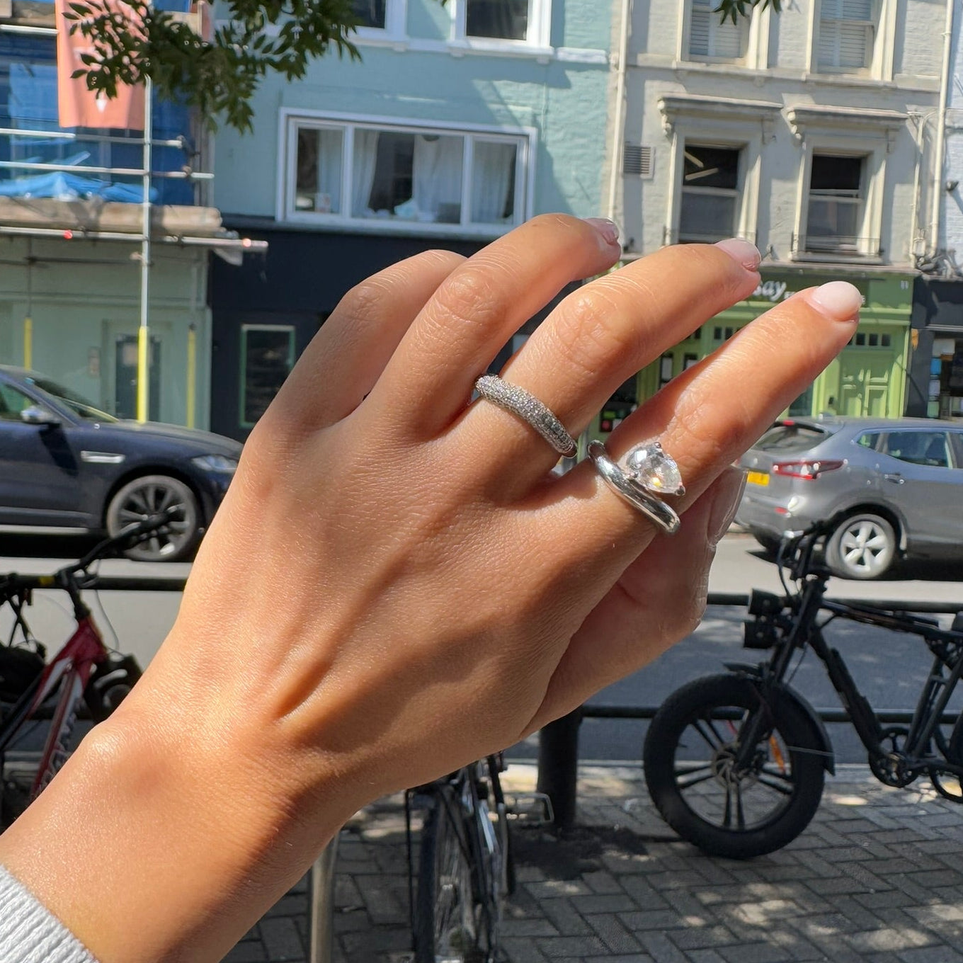 Linea Wave Ring – White Diamond