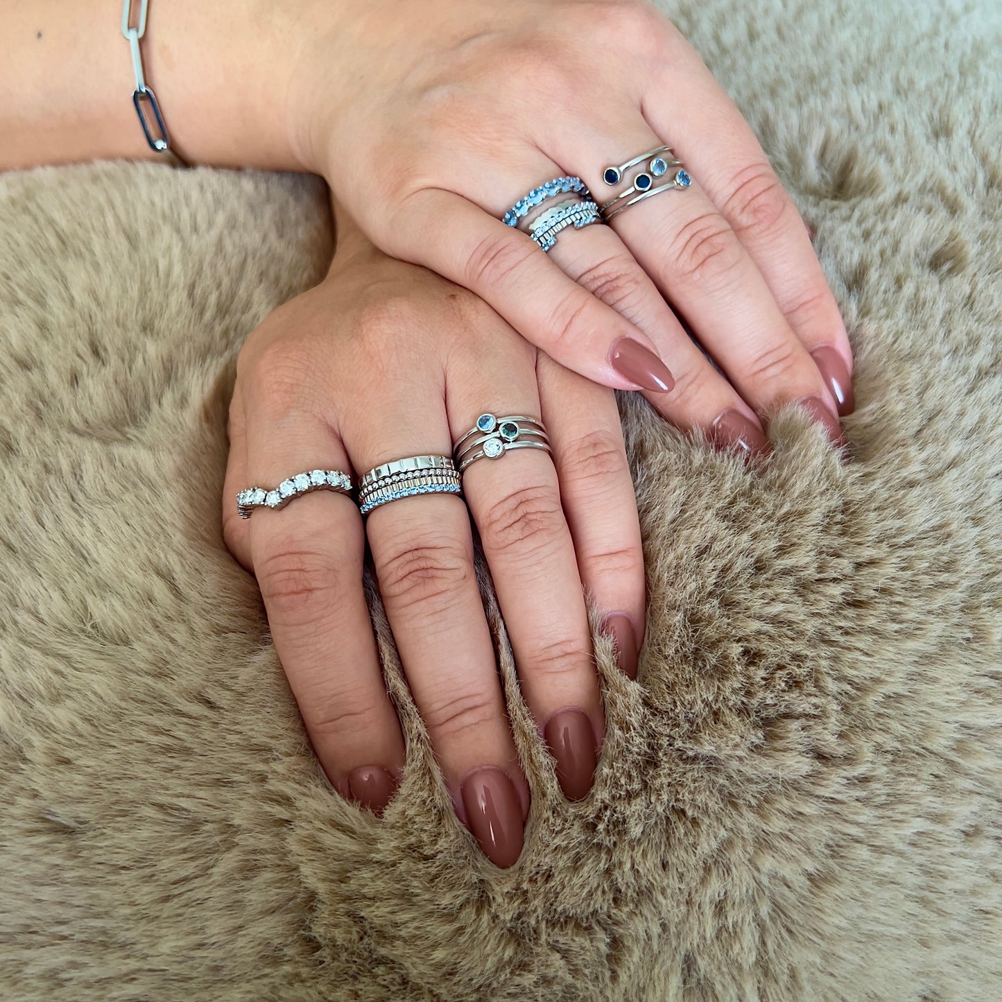 Linea V Demi Grande Ring – White Diamond