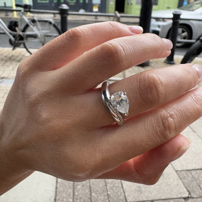 Nova Wave Solitaire Ring – Light Blue Aquamarine