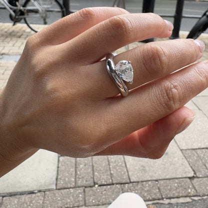 Nova Wave Solitaire Ring – Light Blue Aquamarine