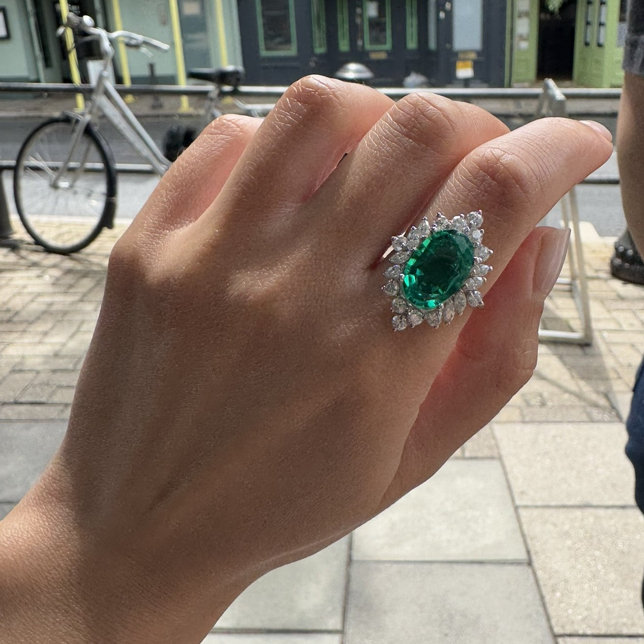 Velara Crown Ring – Colombian Green Emerald