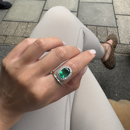 Velara Crest Ring – Zambian Green Emerald