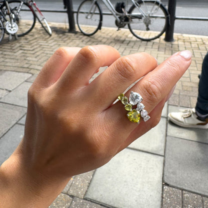 Amore Twist Ring – Zambian Green Emerald