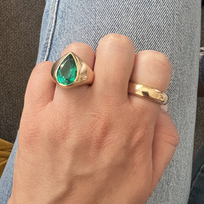 Nova Signet Ring – Deep Red Garnet