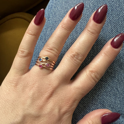 Forma Mini Solitaire Ring – Blue Sapphire