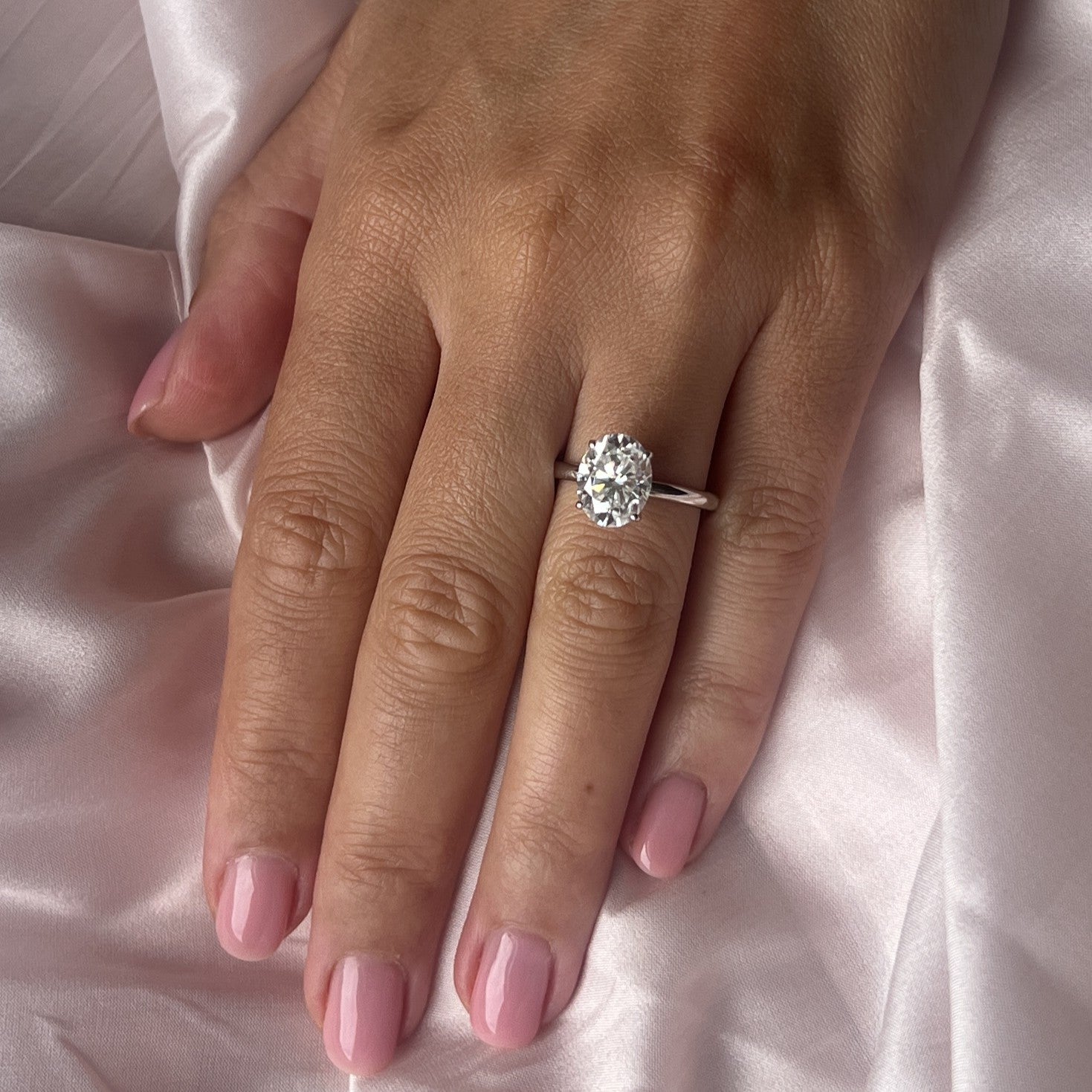 Velara Signature Ring – White Diamond