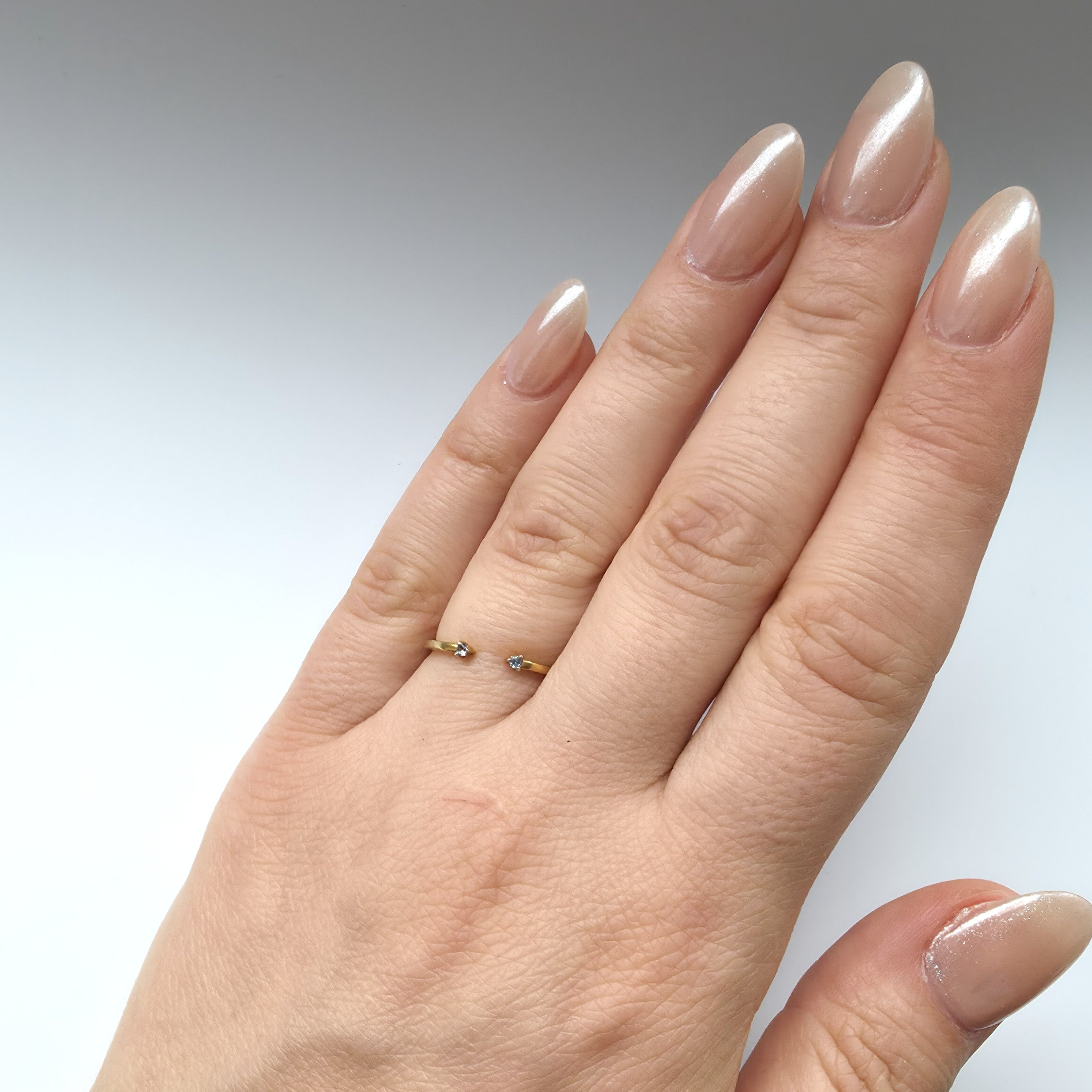 Linea Punto Mini Ring – Teal Blue Spinel