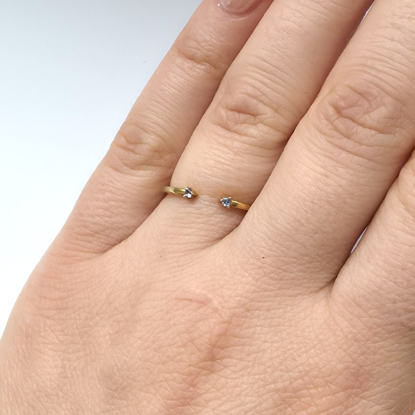 Linea Punto Mini Ring – Teal Blue Spinel
