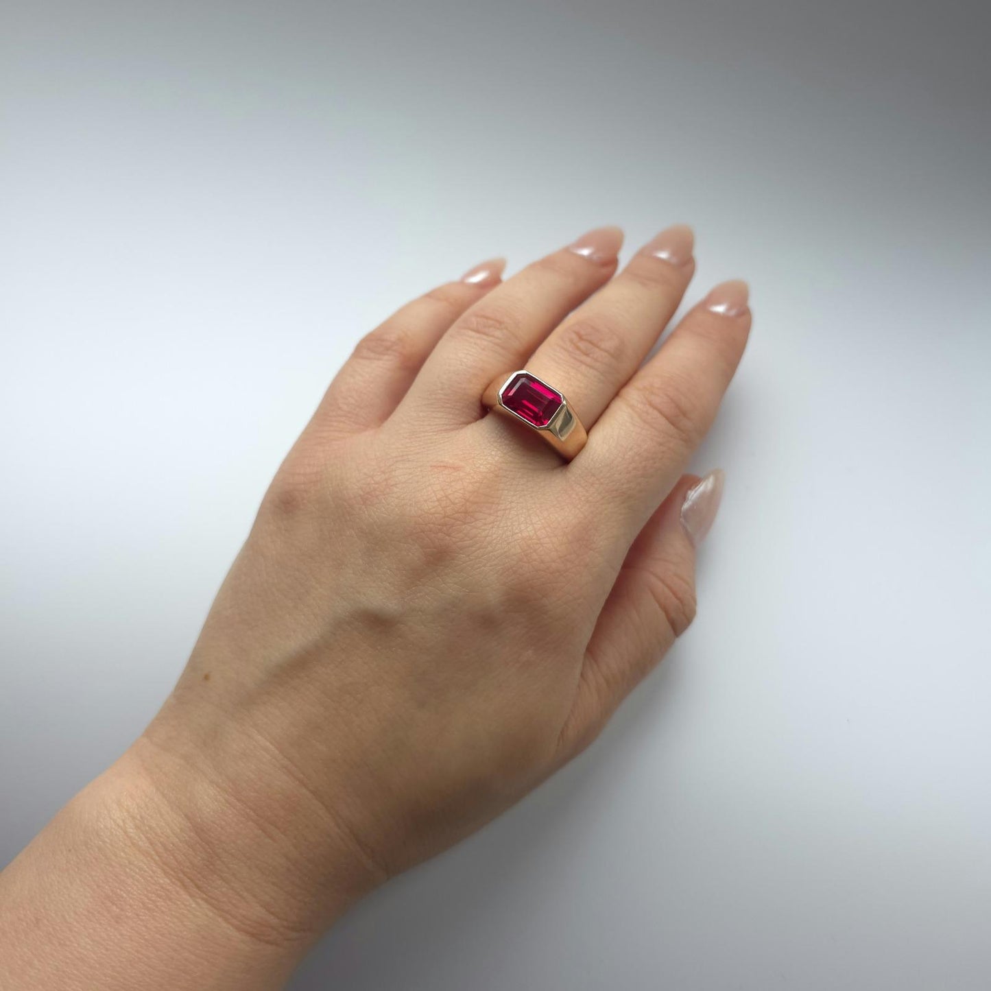 Nexus Signet Ring – Blue Sapphire