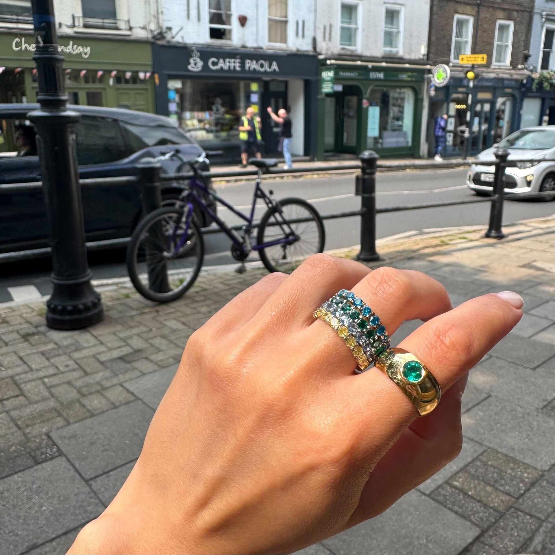 Forma Signet Ring – Blue Sapphire