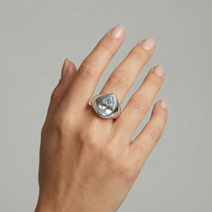 Nova Signet Ring – Light Blue Aquamarine