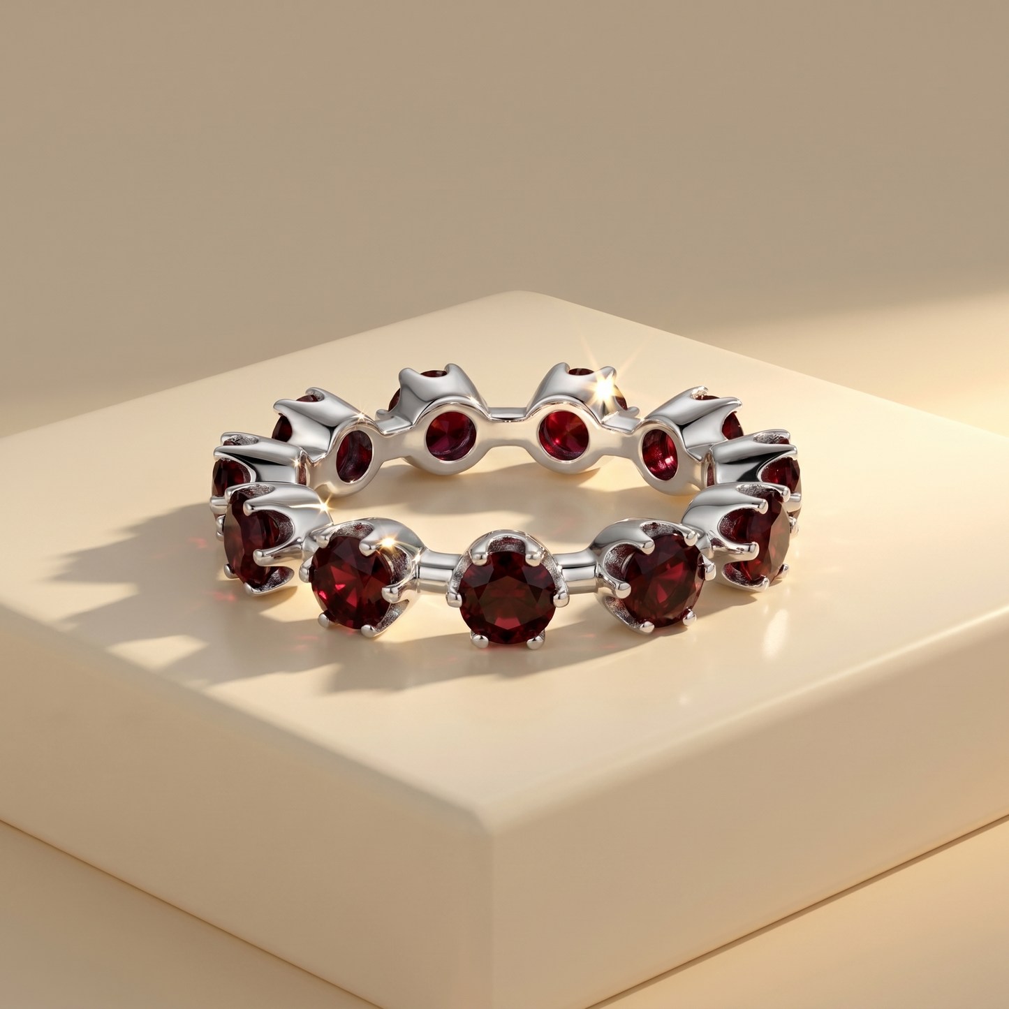 Linea Maxi Station Ring – Deep Red Garnet