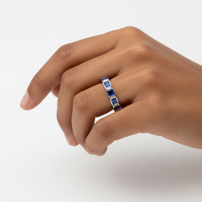 Nexus Lateral Eternity Ring – Blue Sapphire