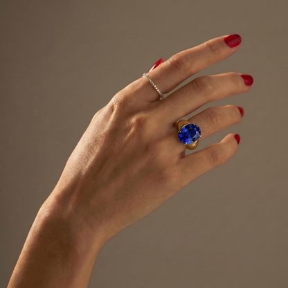Velara Signet Ring – Blue Sapphire