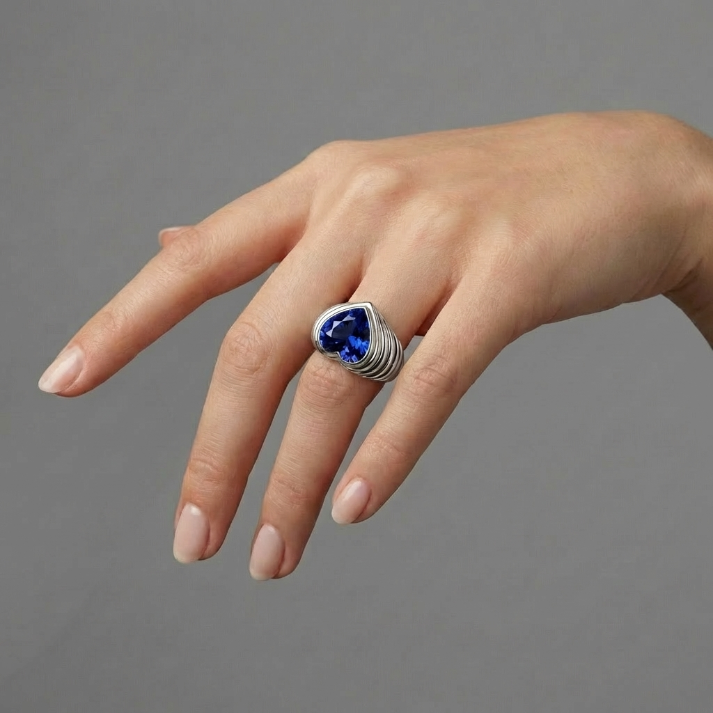 Amore Signet Ring – Blue Sapphire