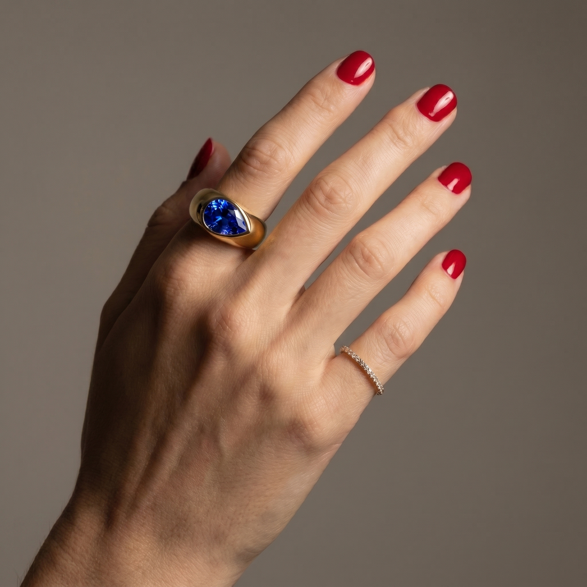 Nova Lateral Signet Ring – Blue Sapphire